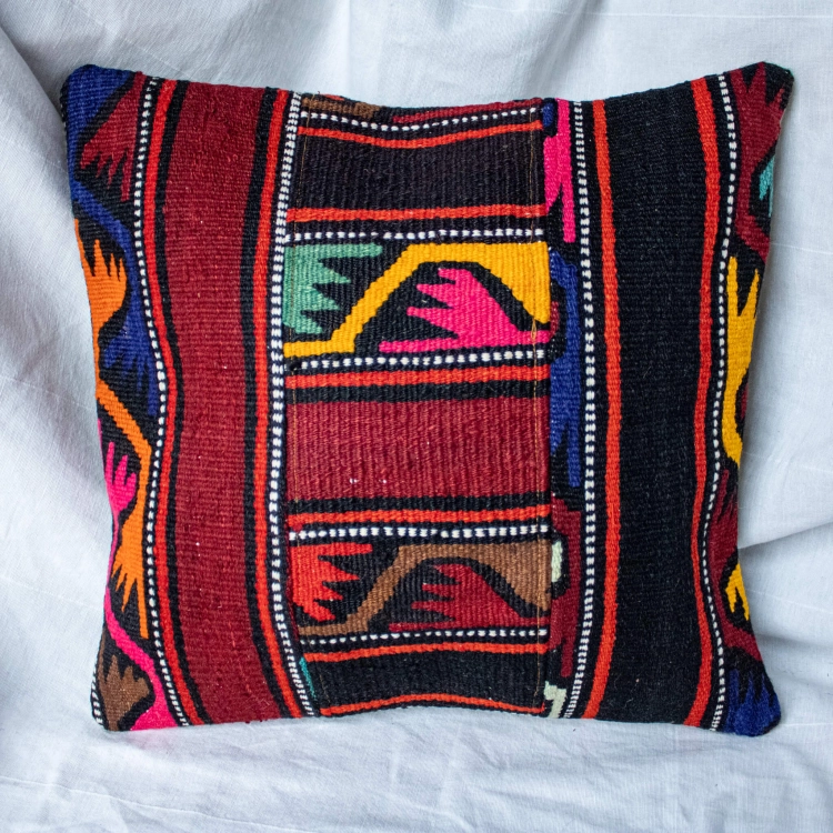 Wzorzysta turecka poszewka na poduszkę kilim