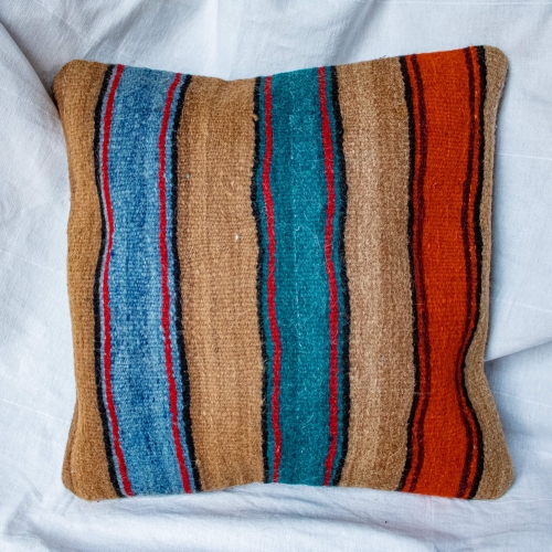 Błękitna poszewka na poduszkę kilim