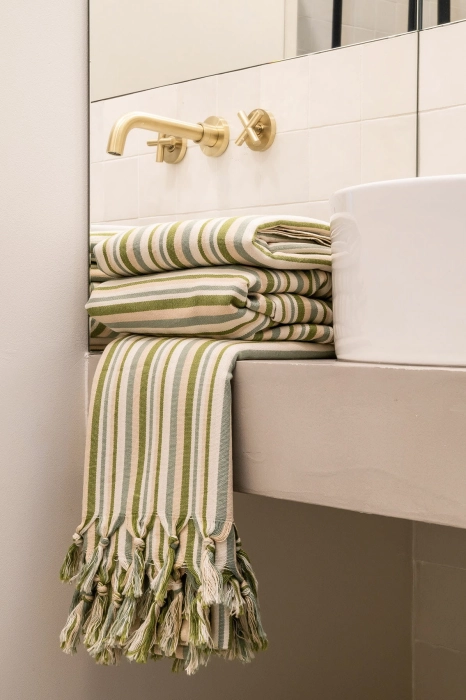 Zeytin - an olive green Turkish towel made of cotton and linen
