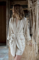 Kimono Sakin w kolorze beżowym o naturalnej lnianej teksturze