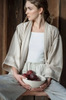 Kimono Sakin w kolorze beżowym o naturalnej lnianej teksturze