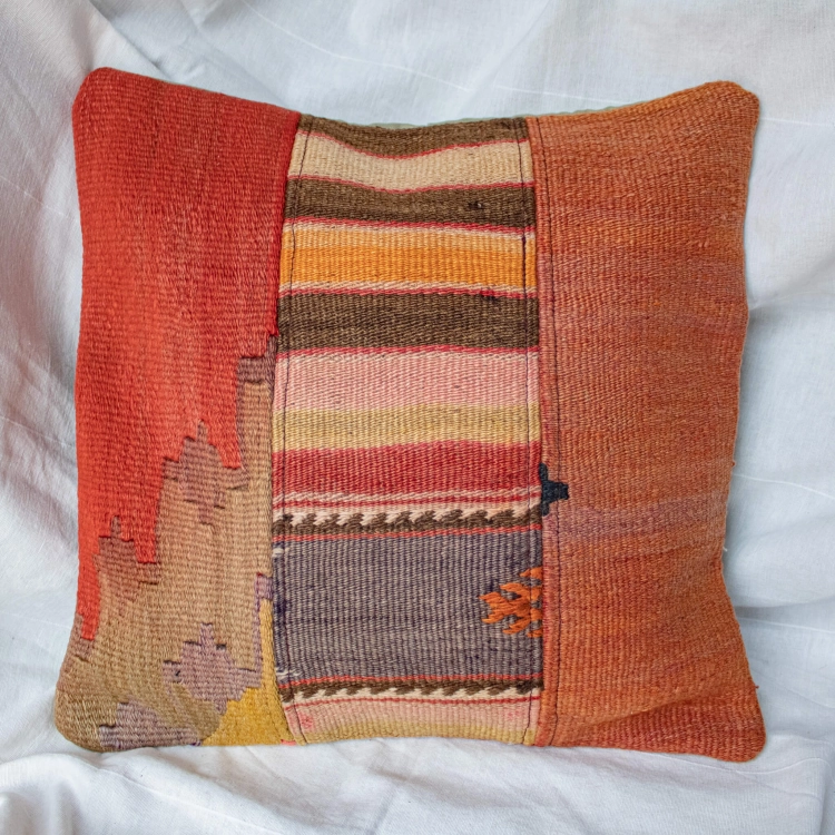 Pomarańczowa poszewka na poduszkę kilim