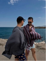 granatowy ręcznik na plażę