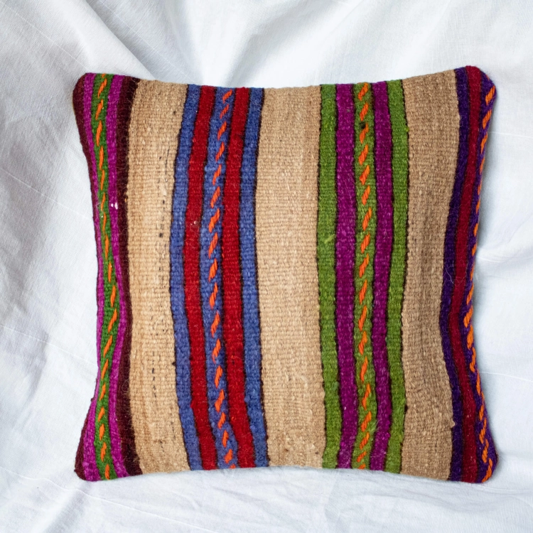 Kolorowa poszewka na poduszkę kilim