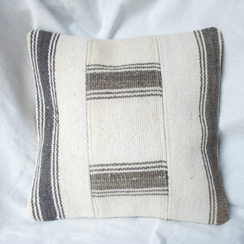 Wełniana  biało-czarna poszewka na poduszkę kilim