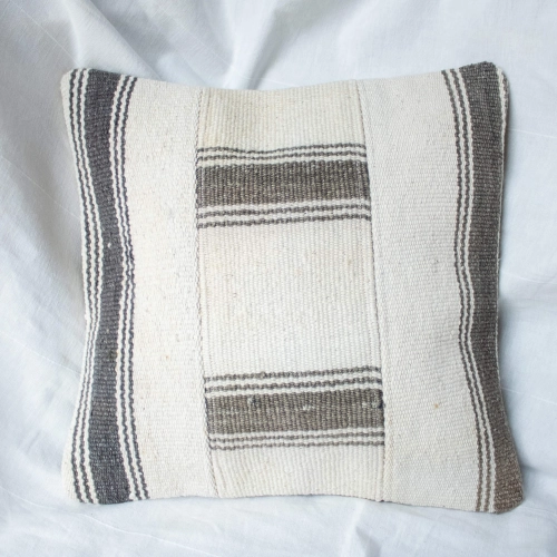 Wełniana  biało-czarna poszewka na poduszkę kilim